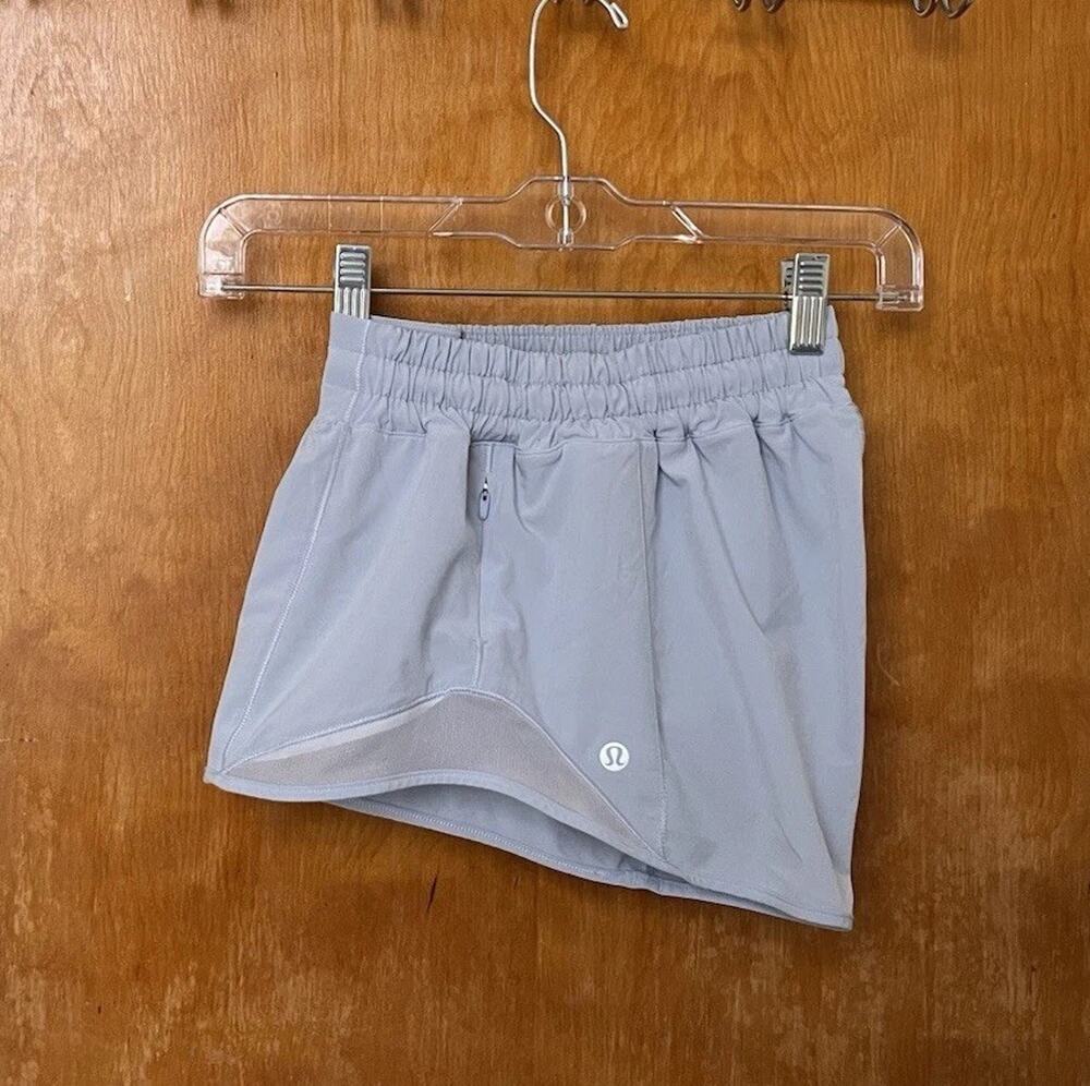 Lululemon Low Rise Hotty Hot Short II in Blue Linen W7AUSR Size 6 2.5” Inseam